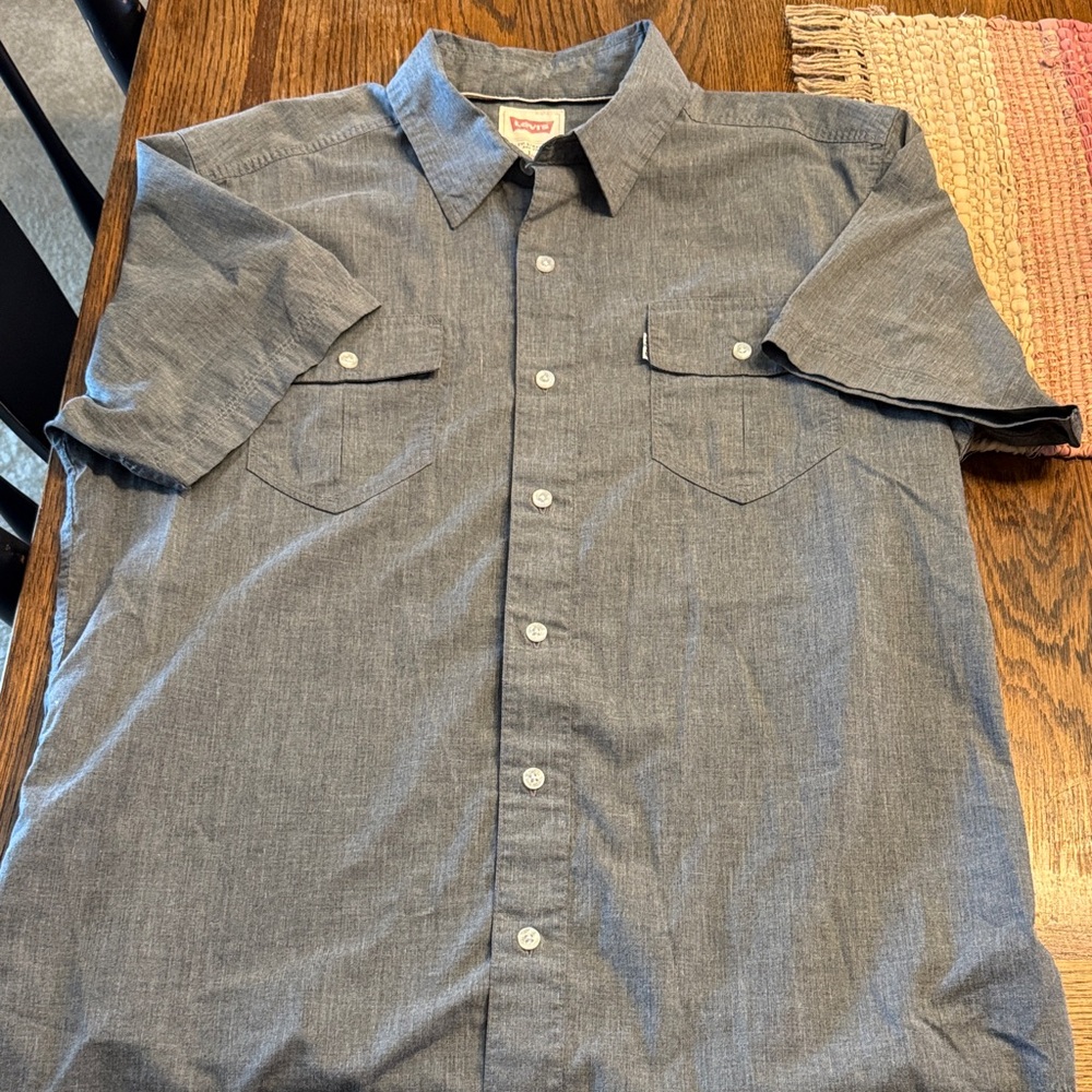 Levi's Men's Gray Short Sleeve Button Down Shirt